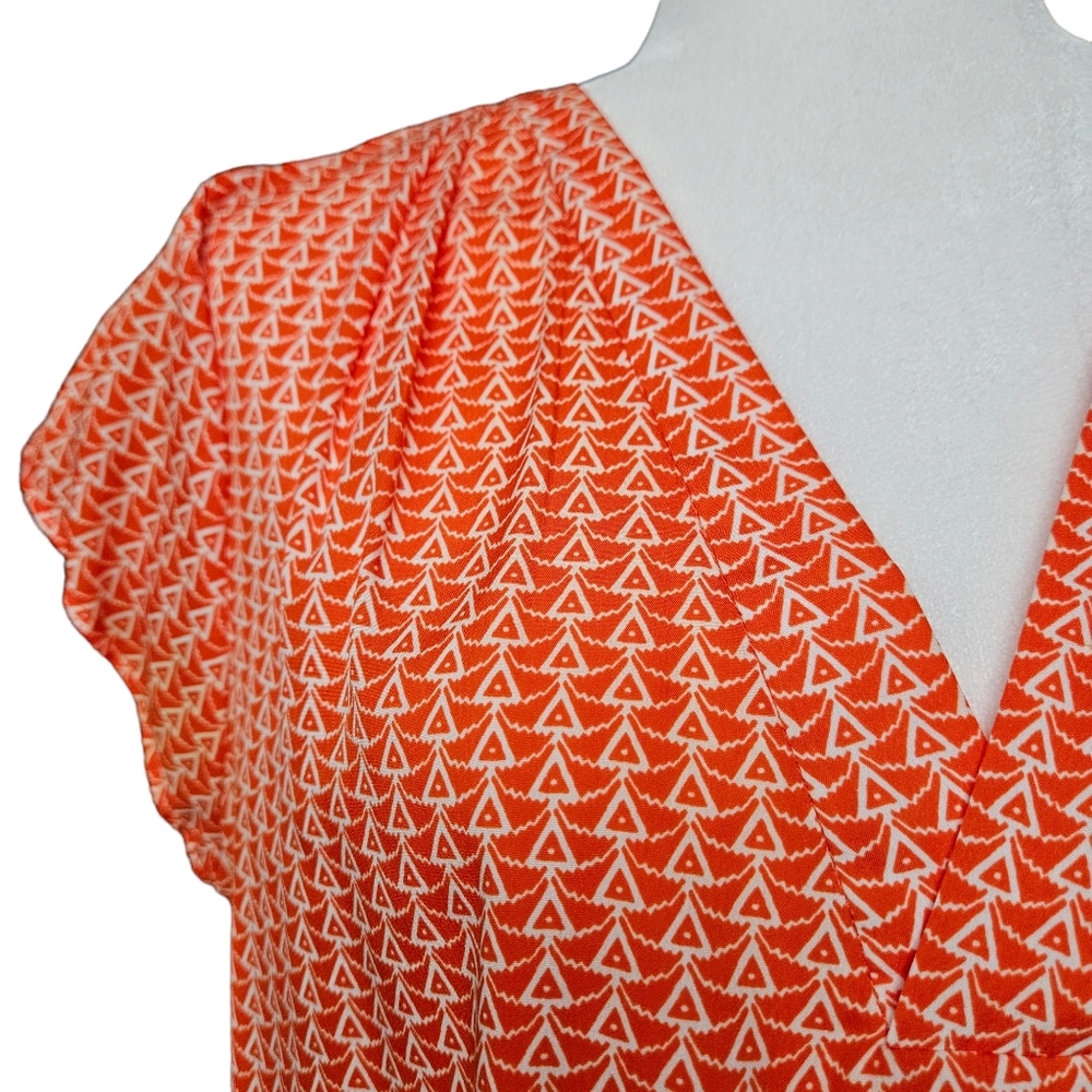 2/$30 Antilia Femme orange white geometrical pattern V-neck cap sleeve size M